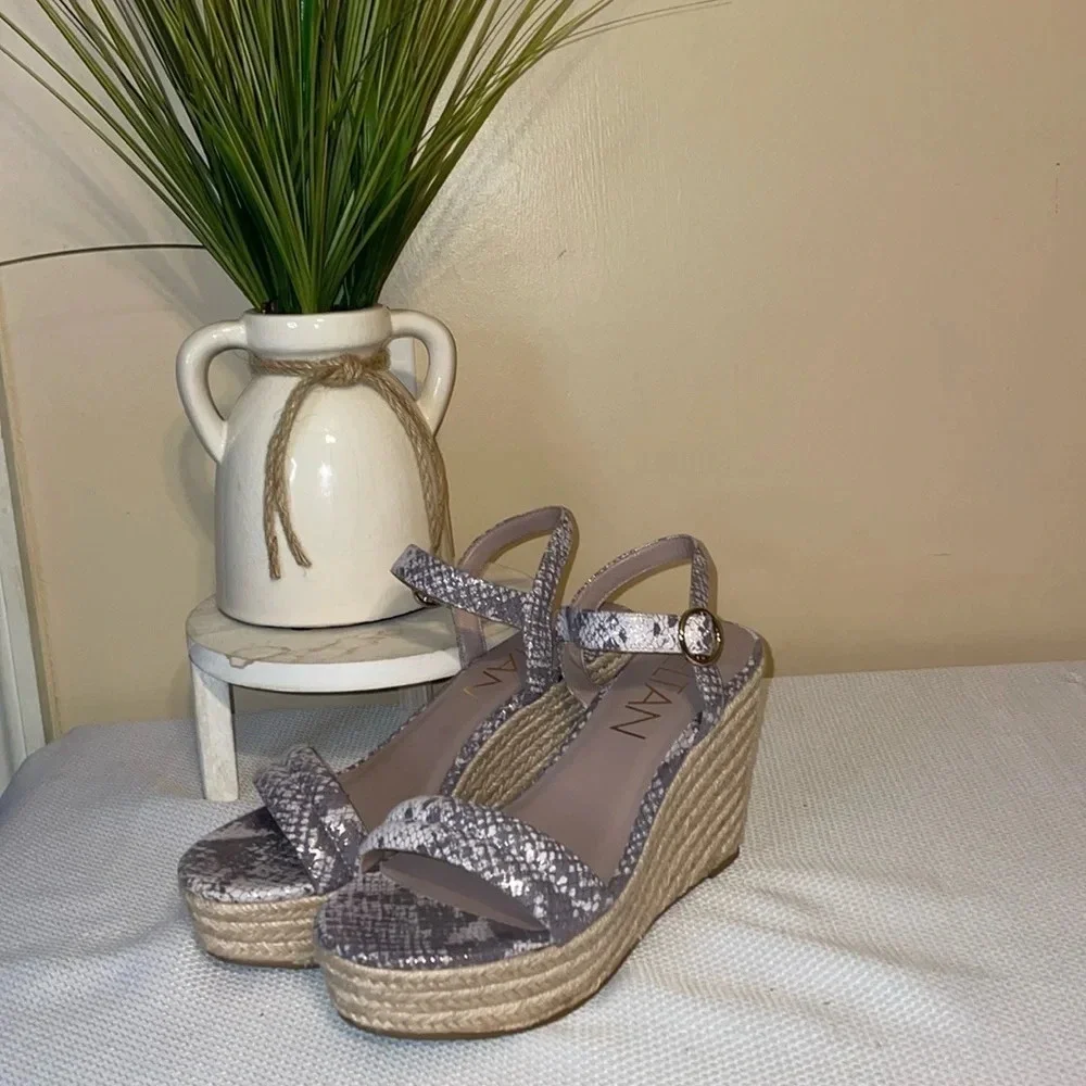 Deltan women’s wedge 9.5  Everly espadrille snake metallic cream sandal heels